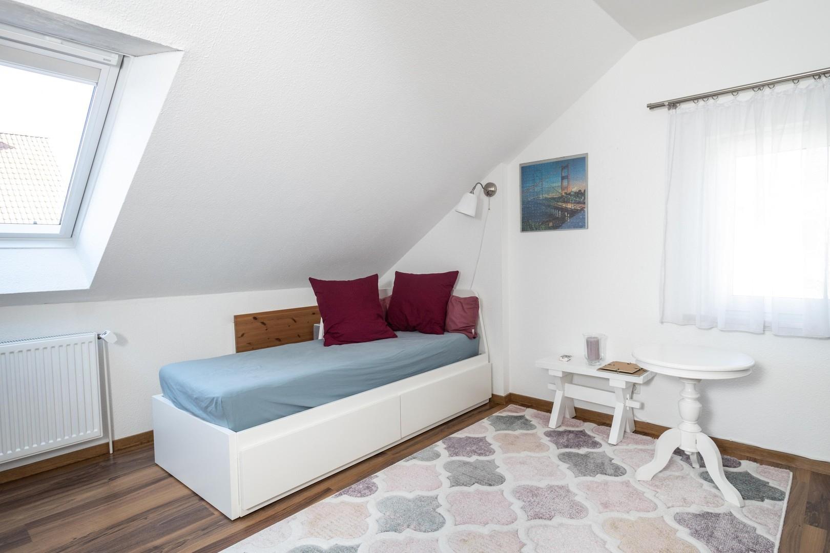 Zimmer geht vom Wohnzimmer ab