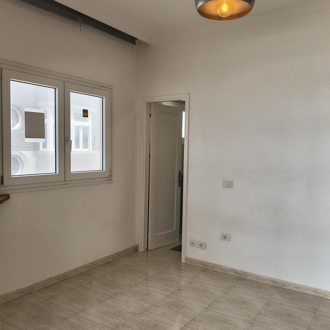 Schlafzimmer neben Wohnzimmer