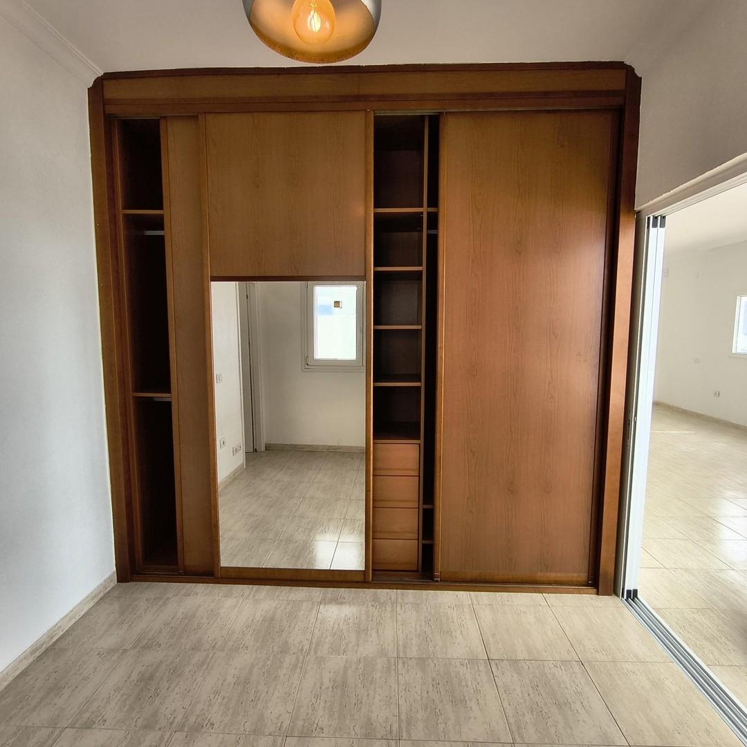 Schlafzimmer neben Wohnzimmer