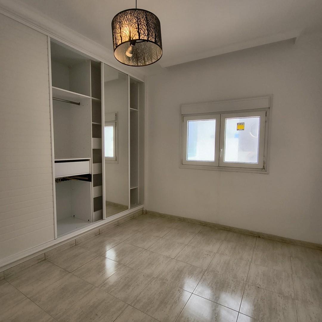 Schlafzimmer, Flur links