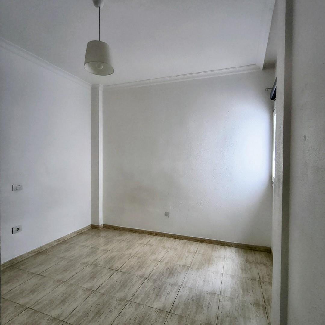 Zweites Zimmer, Flur rechts