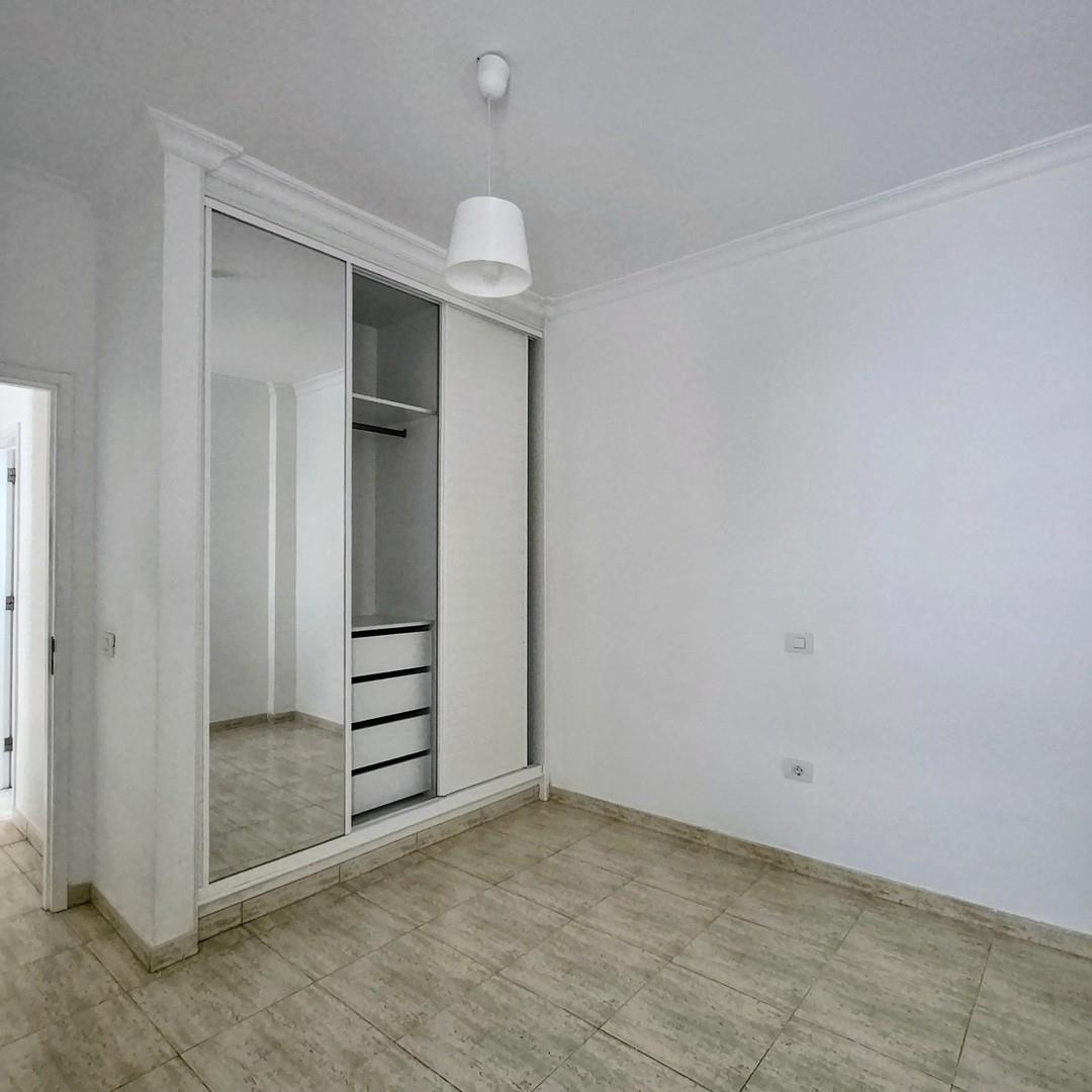 Zweites Zimmer, Flur rechts