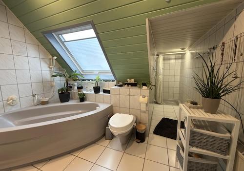 Badezimmer im DG