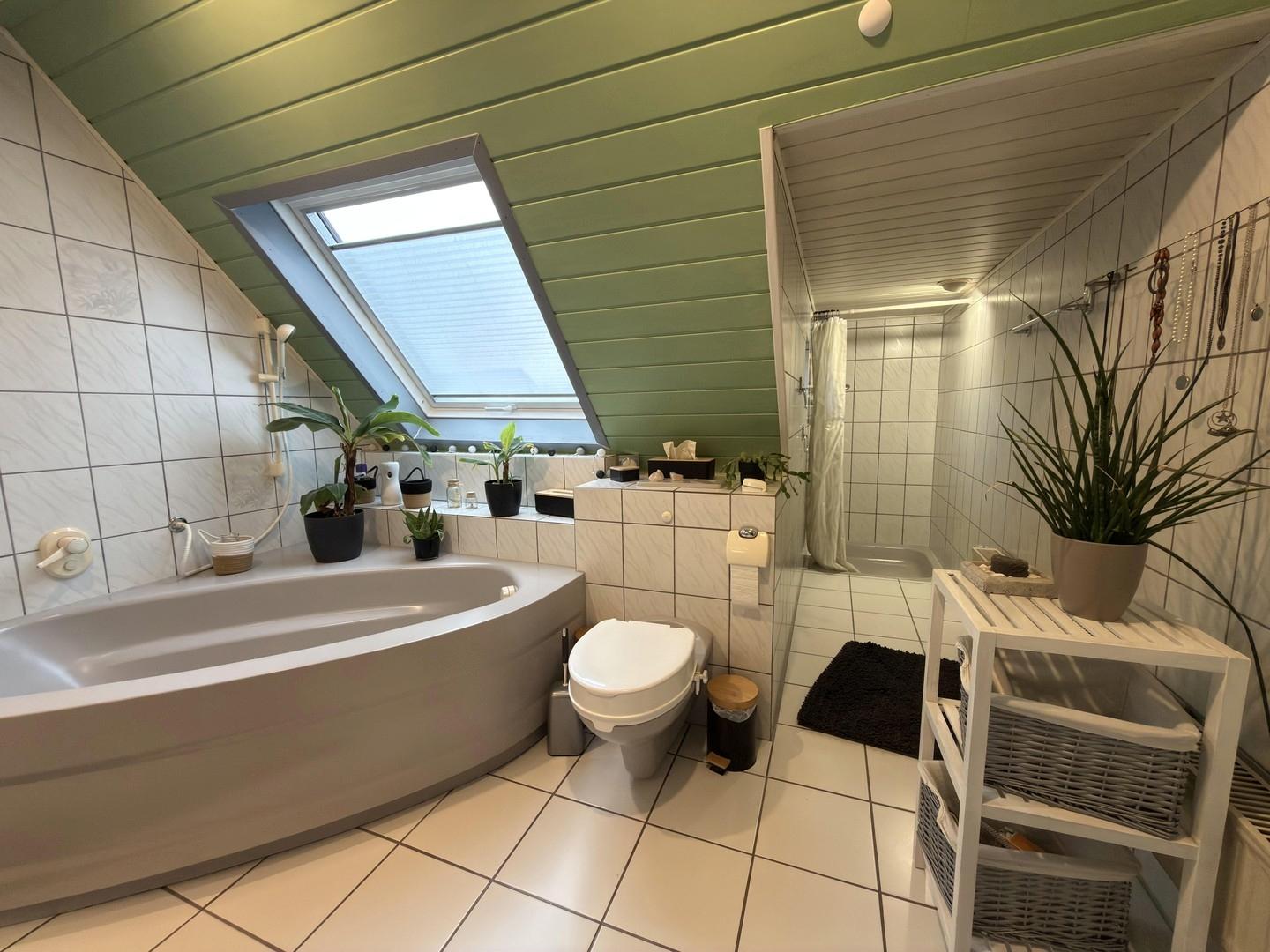 Badezimmer im DG