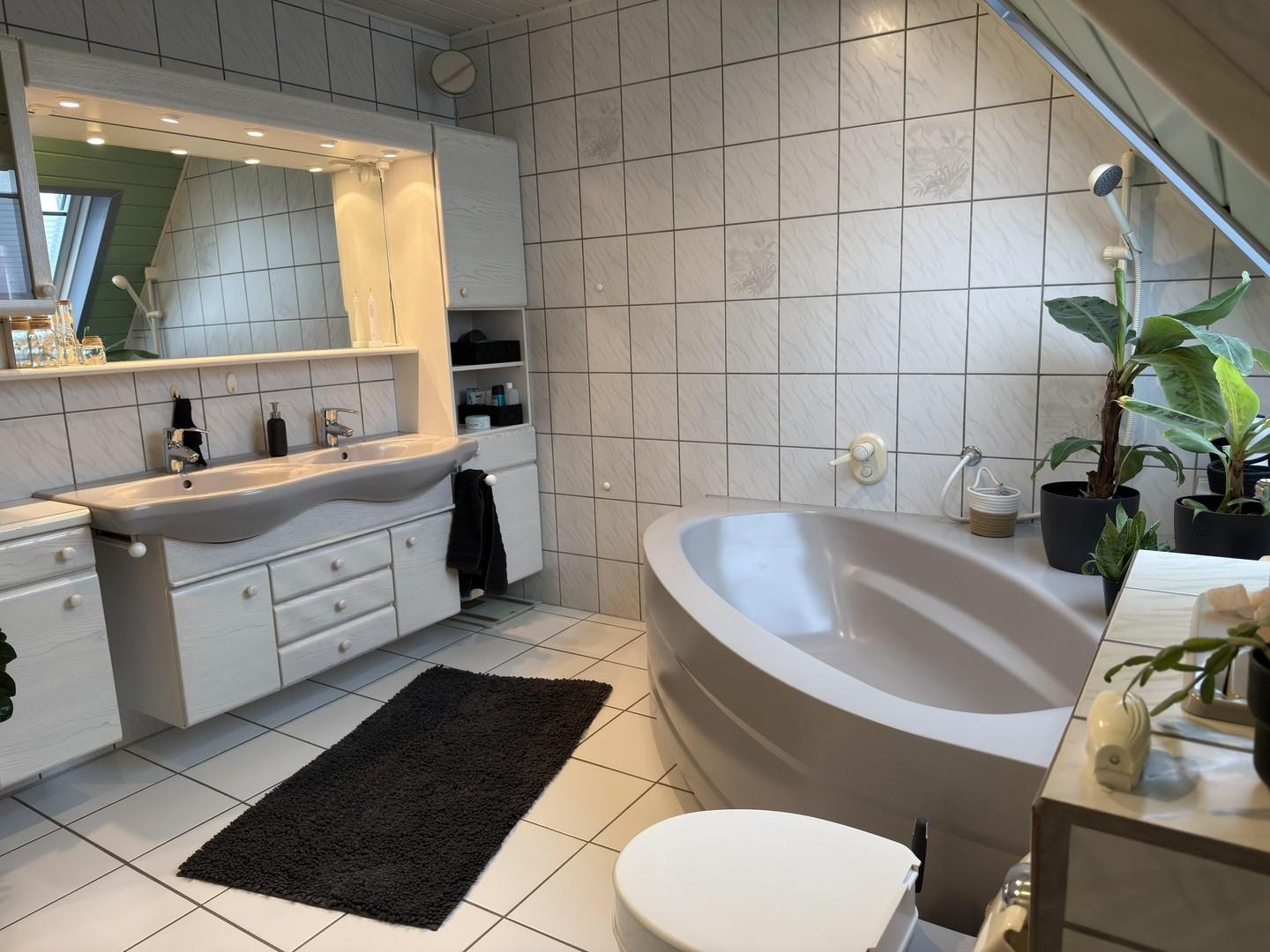 Badezimmer im DG