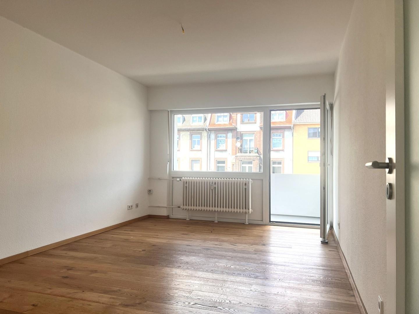 Wohnzimmer mit Balkon
