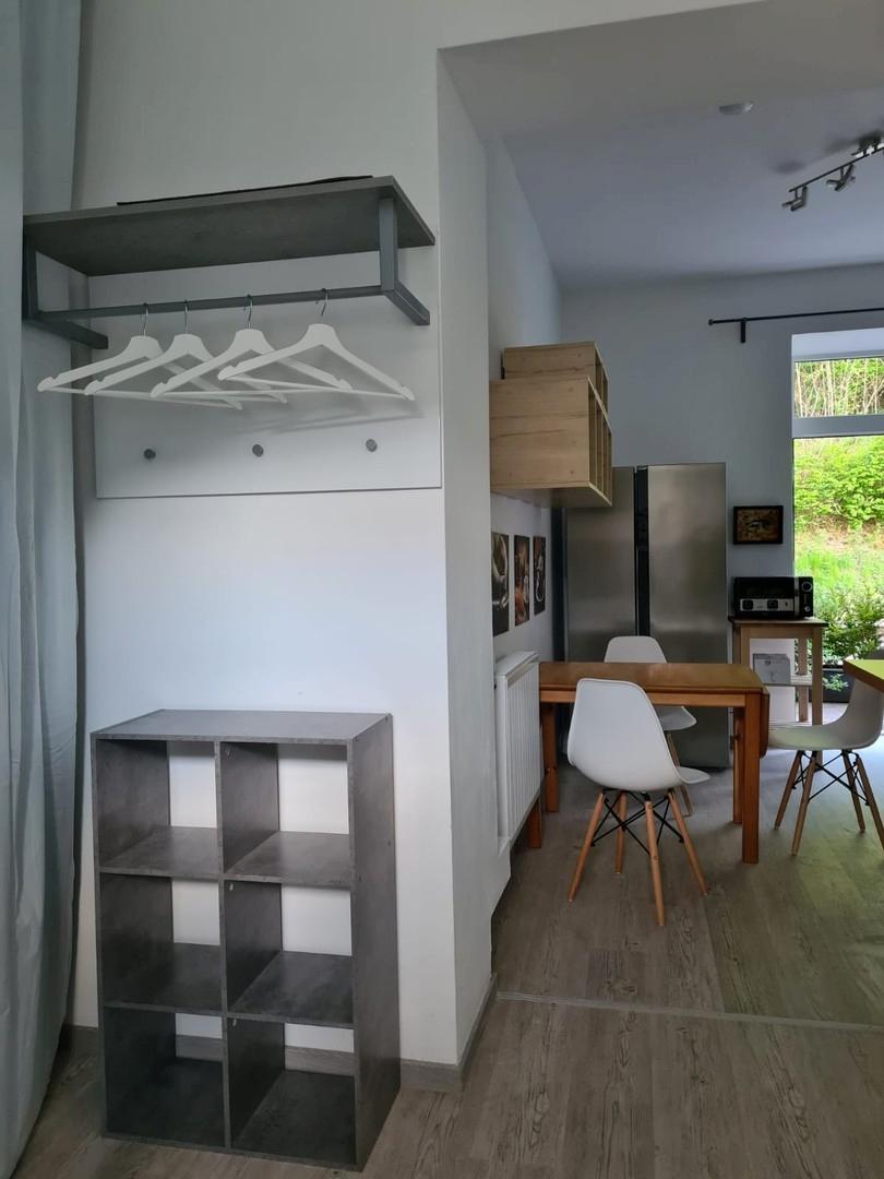 Eingang mit offener Küche