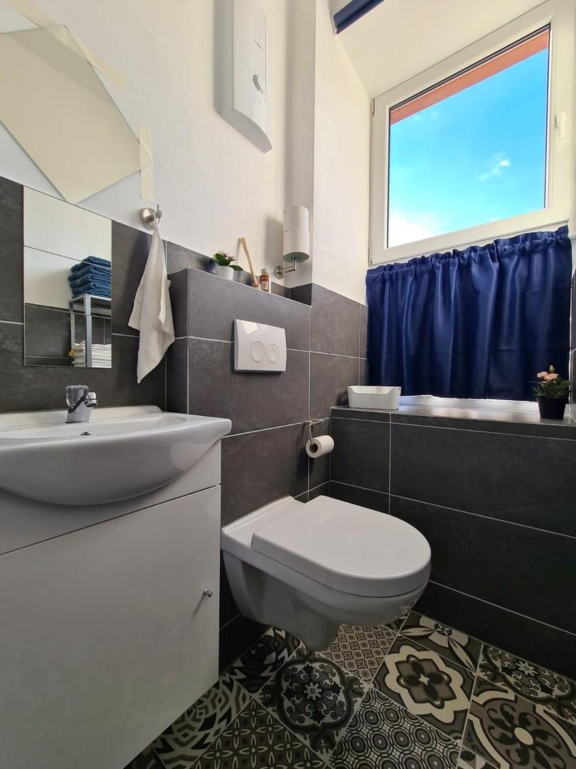 Separate Tageslichttoilette