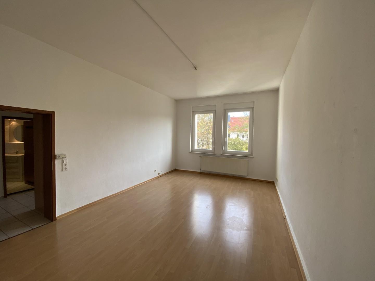 großes Zimmer zum Innenhof