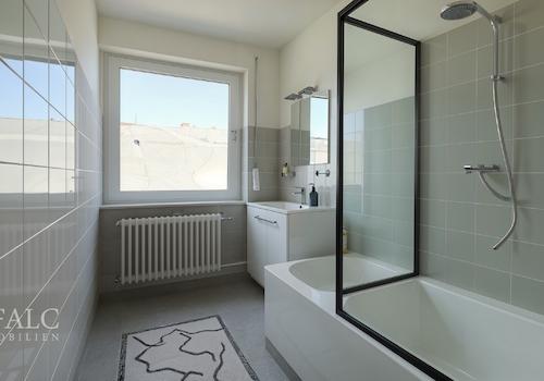  Badezimmer, Modern - (KI generiert)