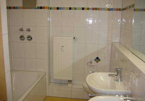 Bad | 2 Waschtische, WC, etc.