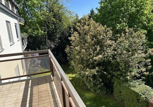 Balkon mit Blick in den Garten
