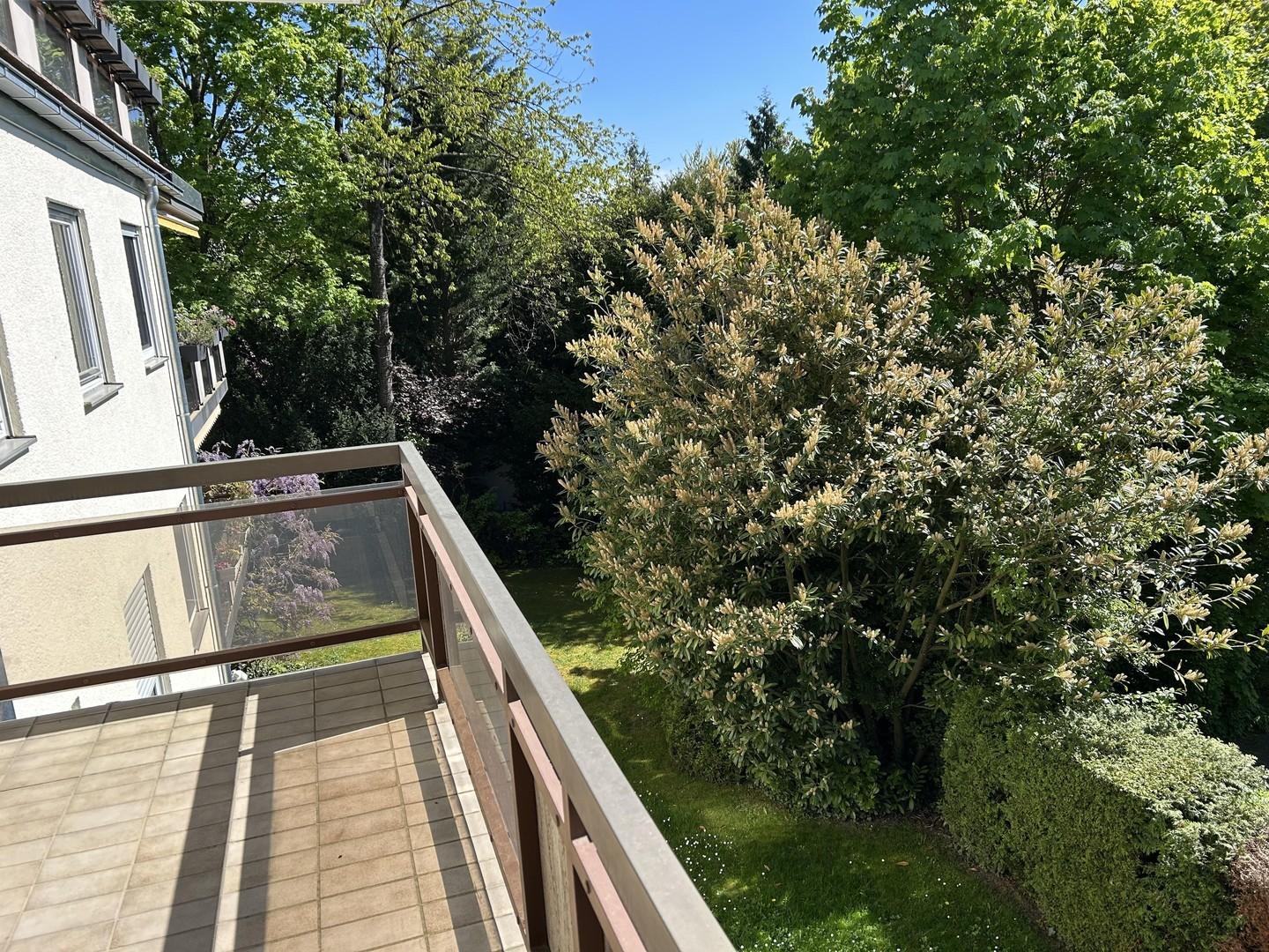 Balkon mit Blick in den Garten