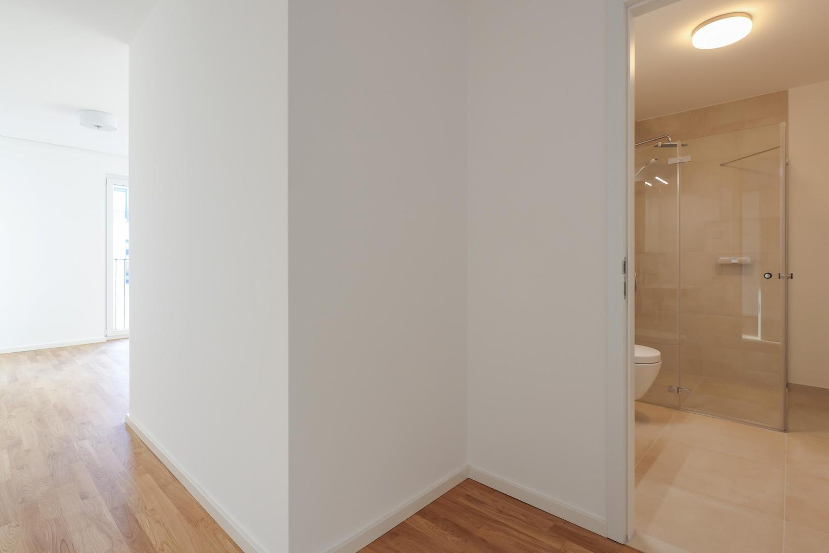 Blick in Bad aus Flur