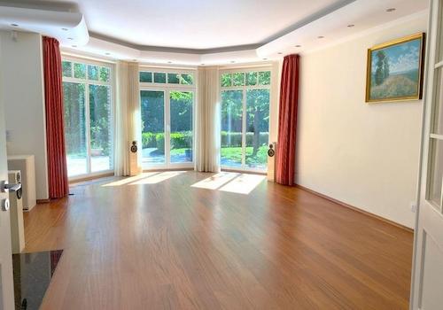 Wohnzimmer mit Tunnelkamin