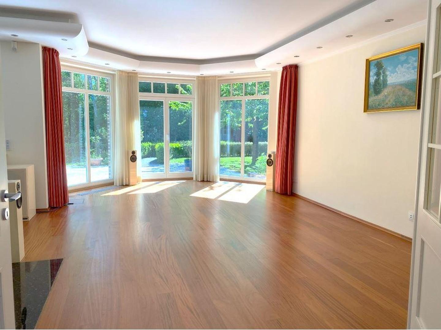 Wohnzimmer mit Tunnelkamin