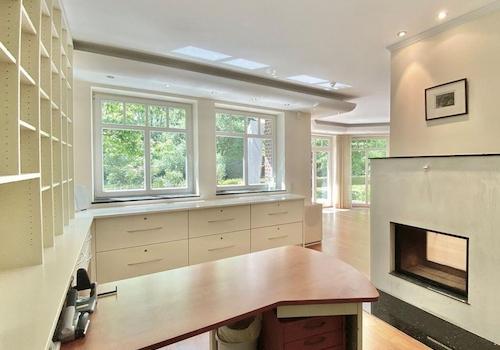 Home Office mit Tunnelkamin