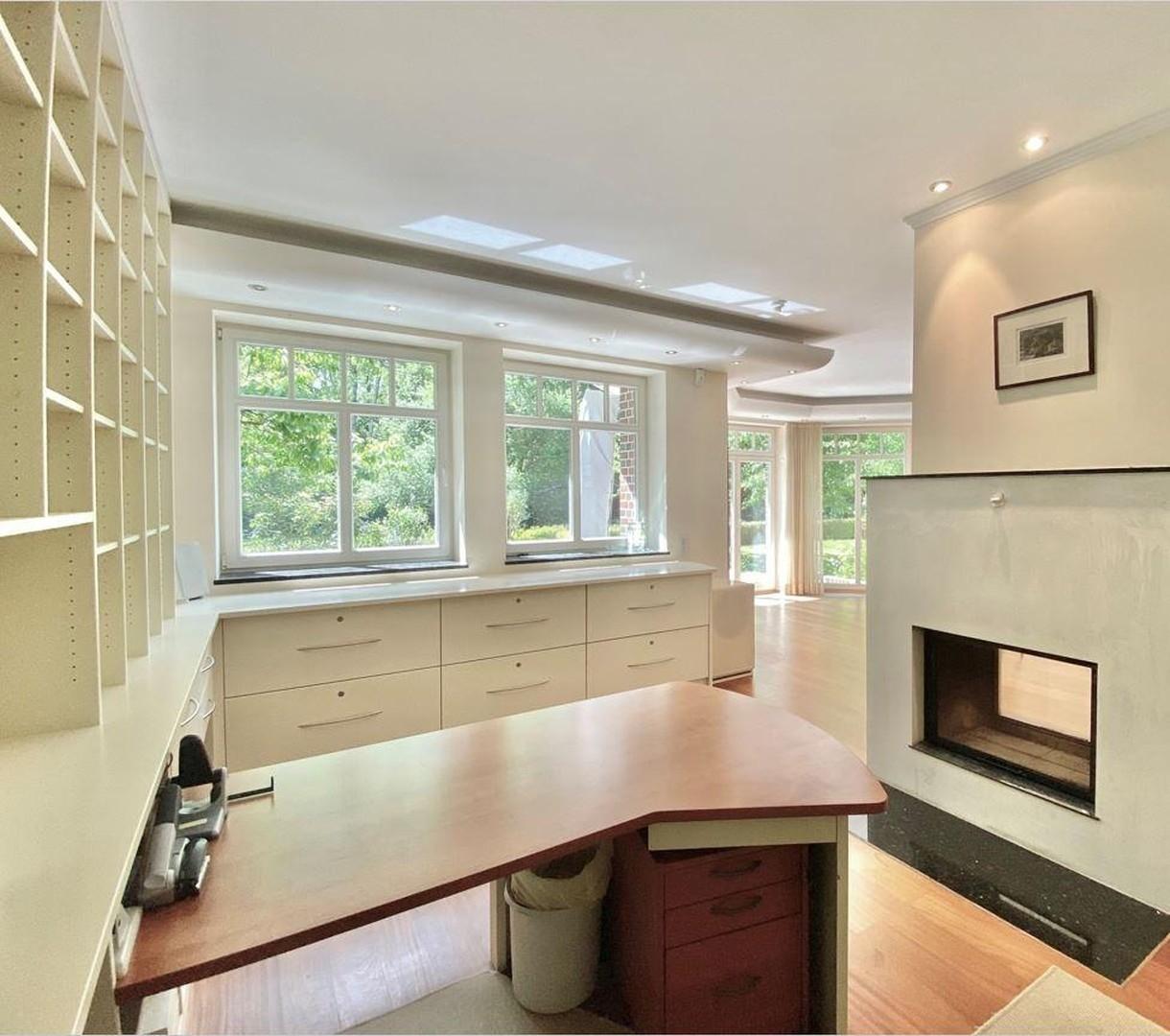 Home Office mit Tunnelkamin