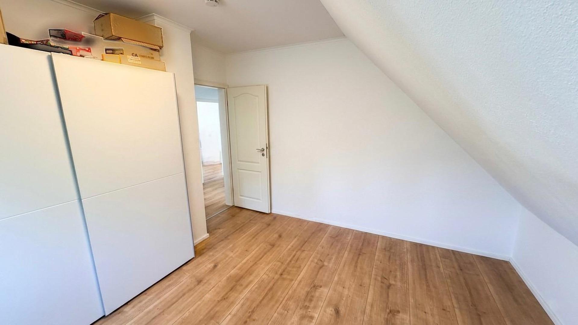 Arbeits- / Kinderzimmer 2