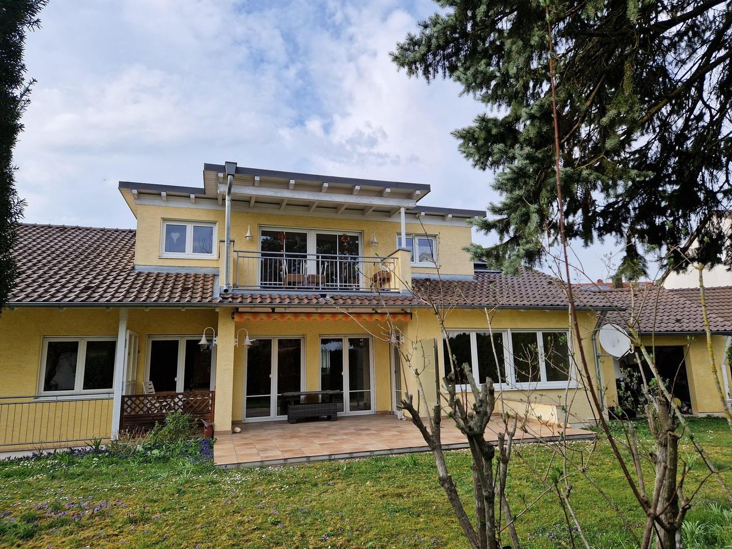 Südansicht mit Terrasse/Loggia