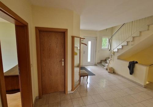 EG Hauptflur mit Hauszugang