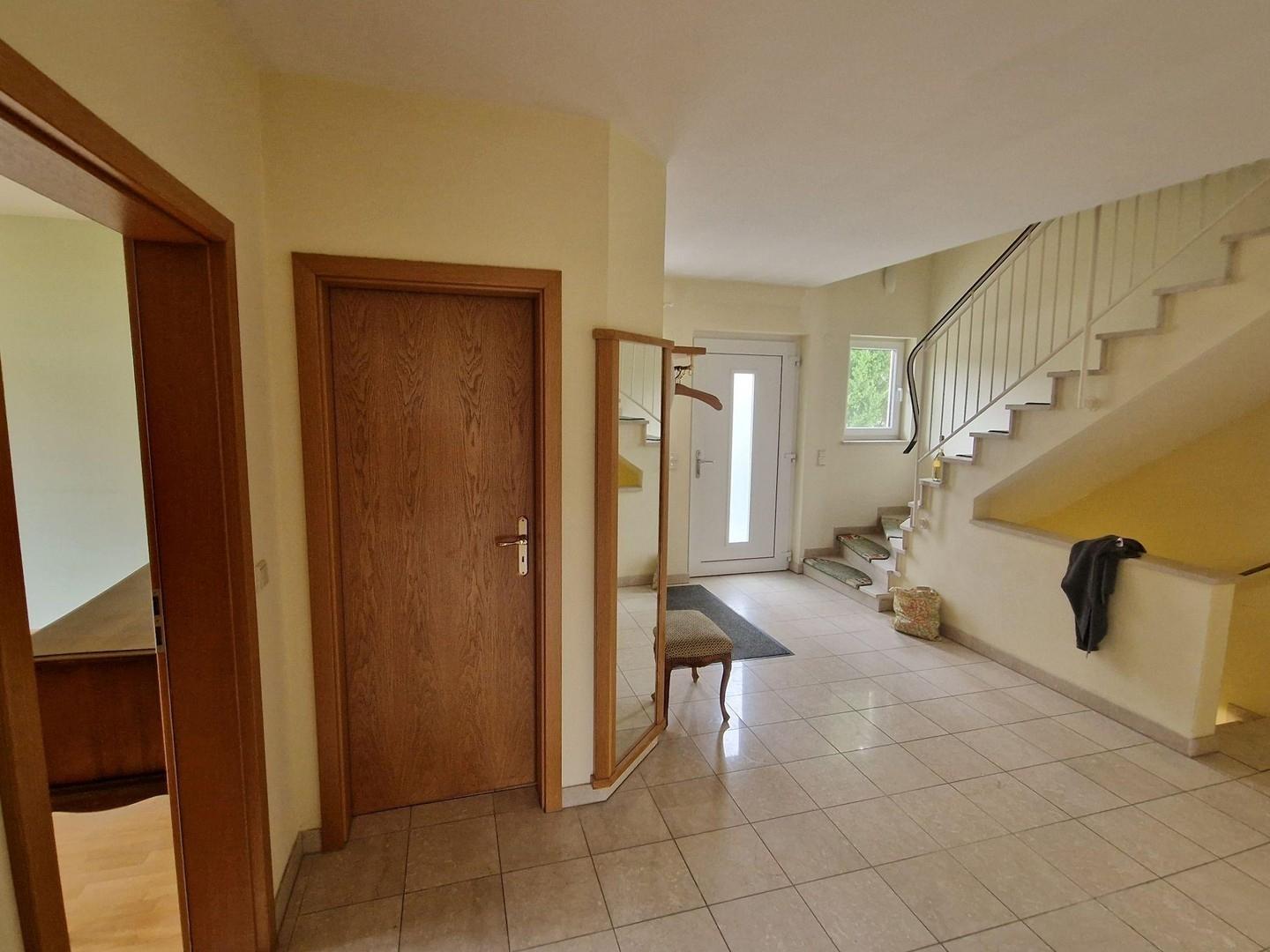 EG Hauptflur mit Hauszugang