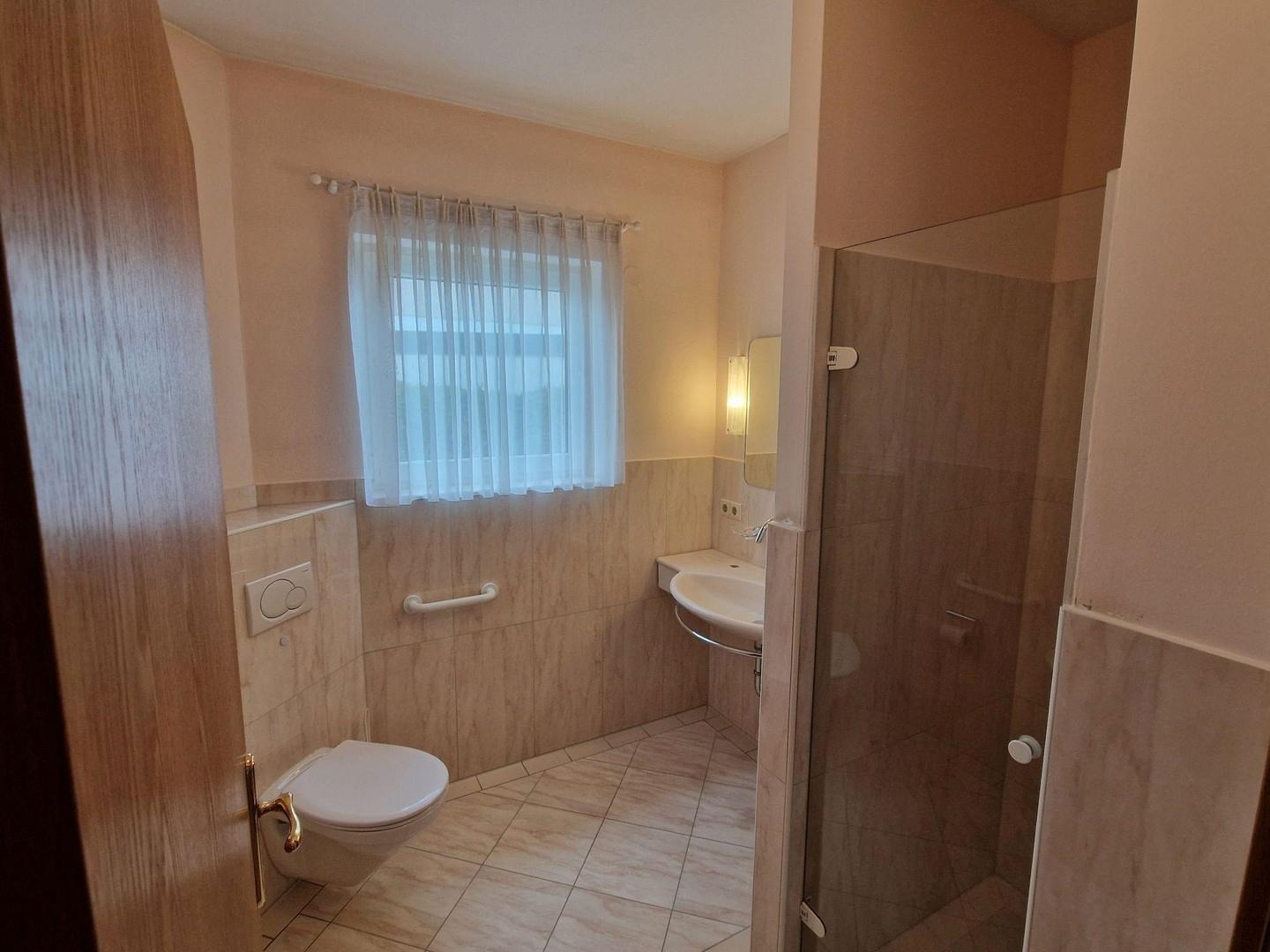 EG Duschbad zu Schlafzi.1