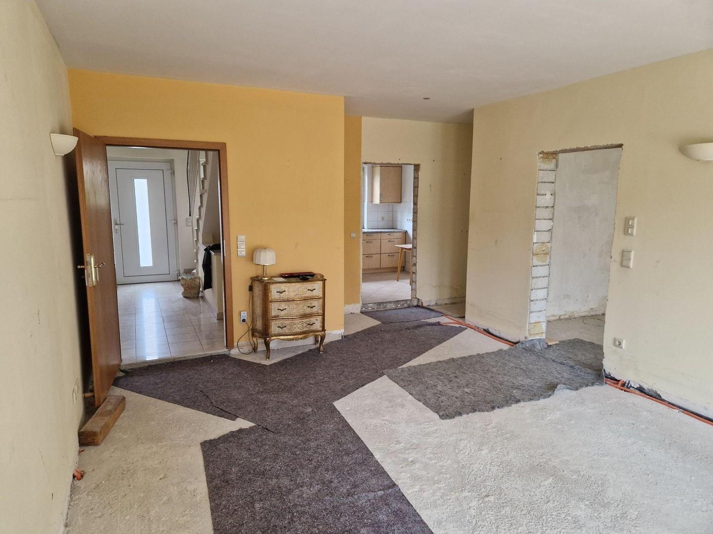 EG Esszimmer Blick zur Küche