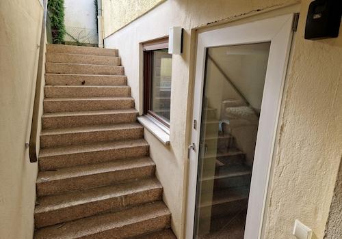 Treppe zum KG und Hobbyfläche