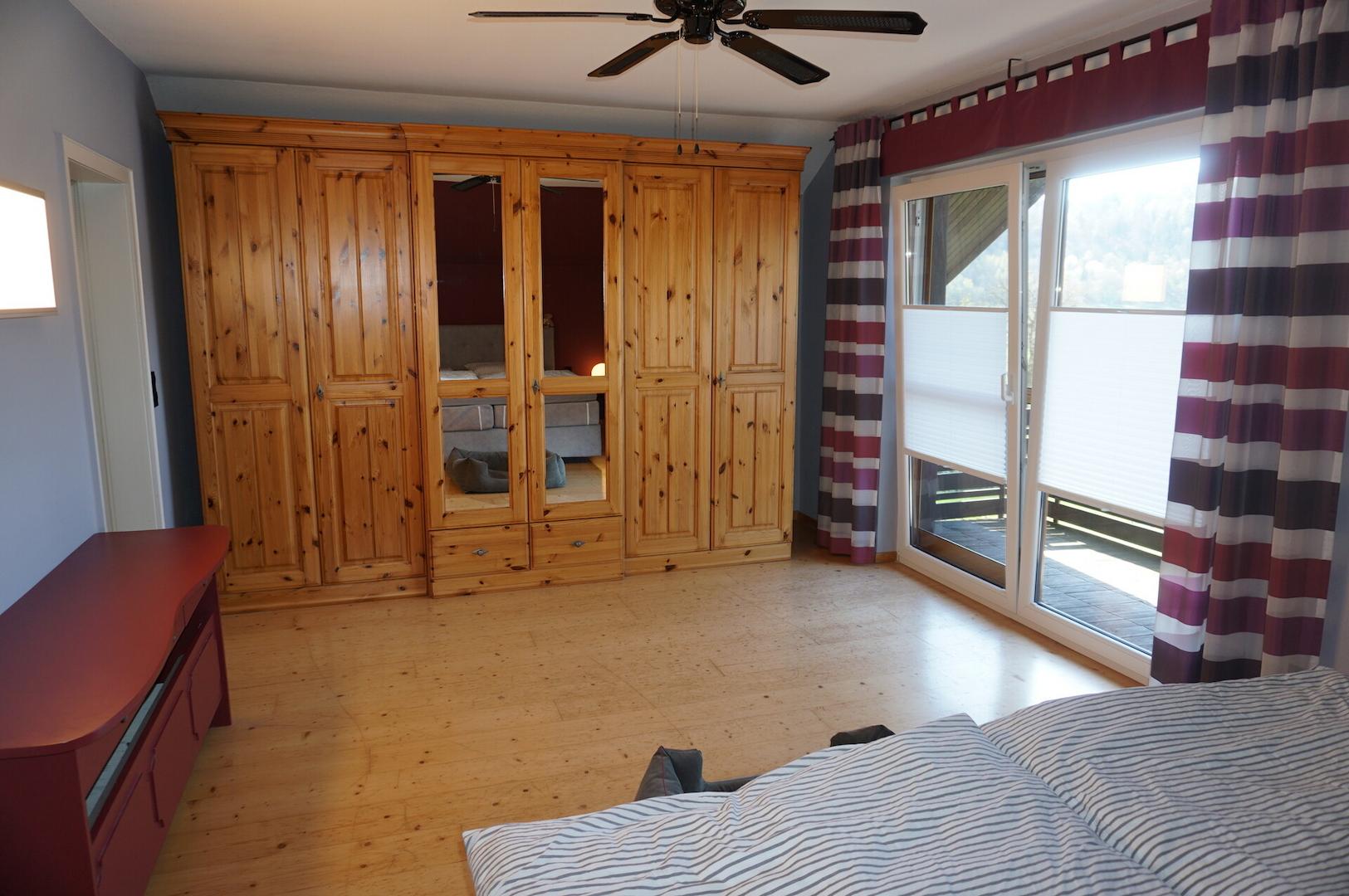 Weiterer Blick ins Schlafzimmer