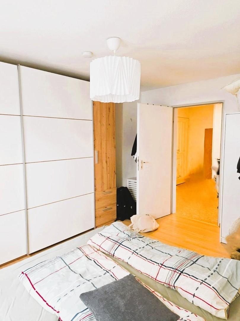 Schlafzimmer Blick zum Flur