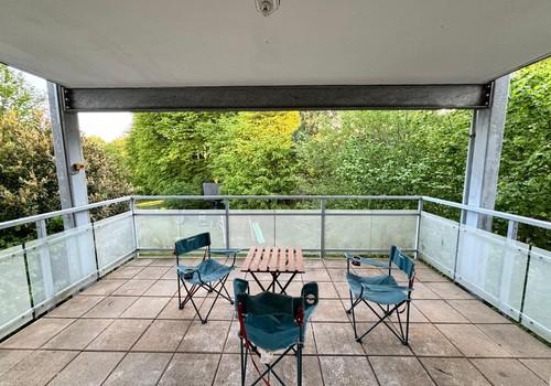 Großer Balkon ins Grüne