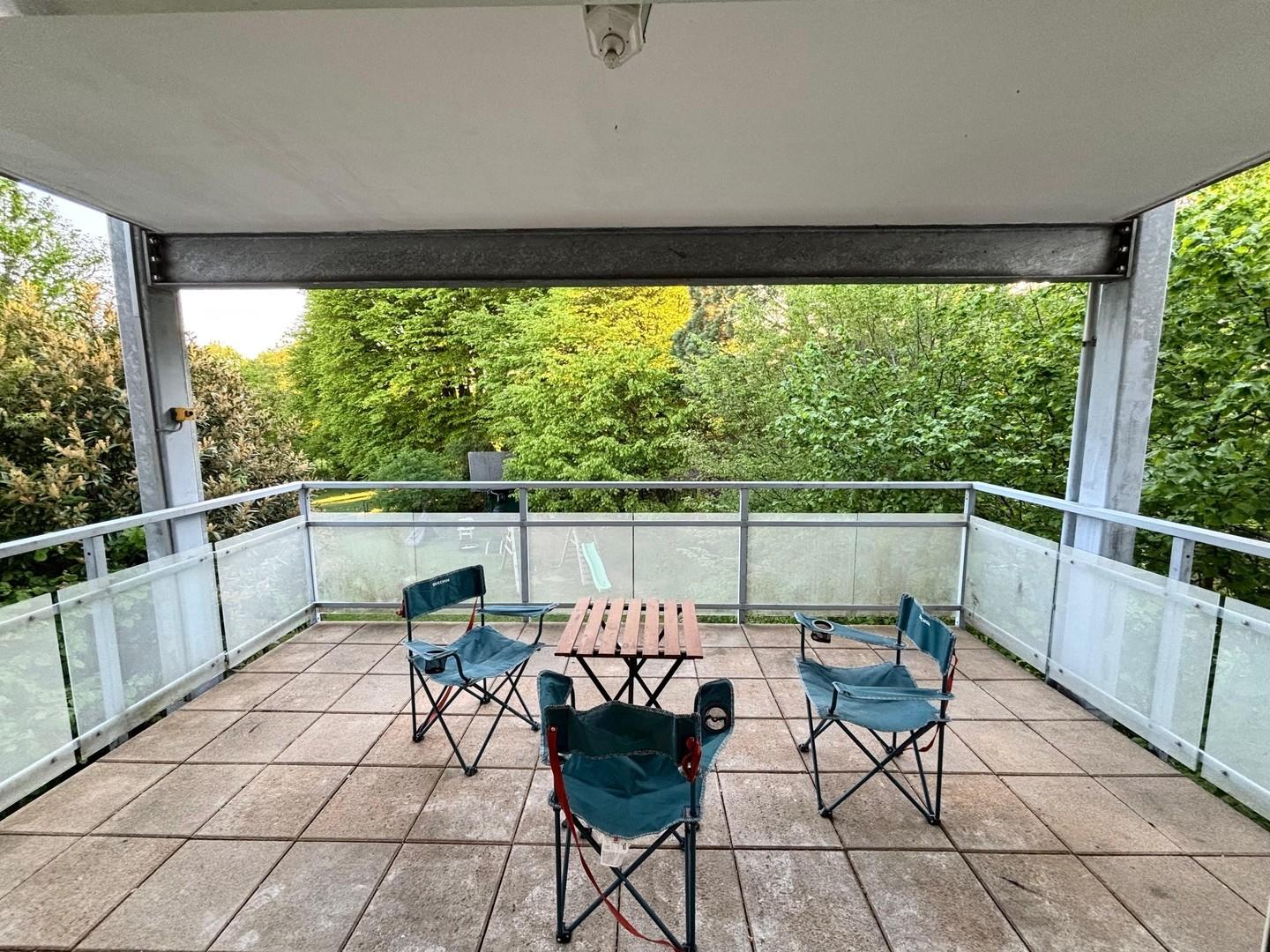 Großer Balkon ins Grüne