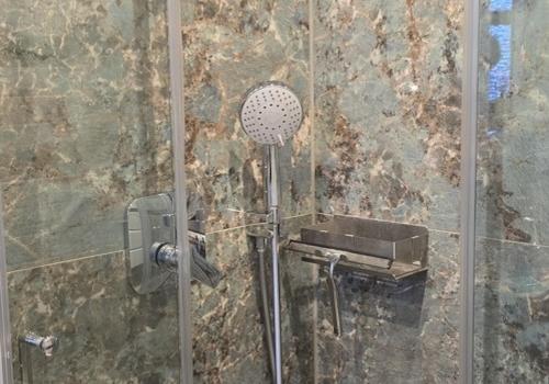 Gästebad mit Dusche