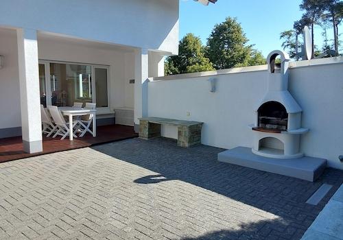 Terrasse mit Außenkamin