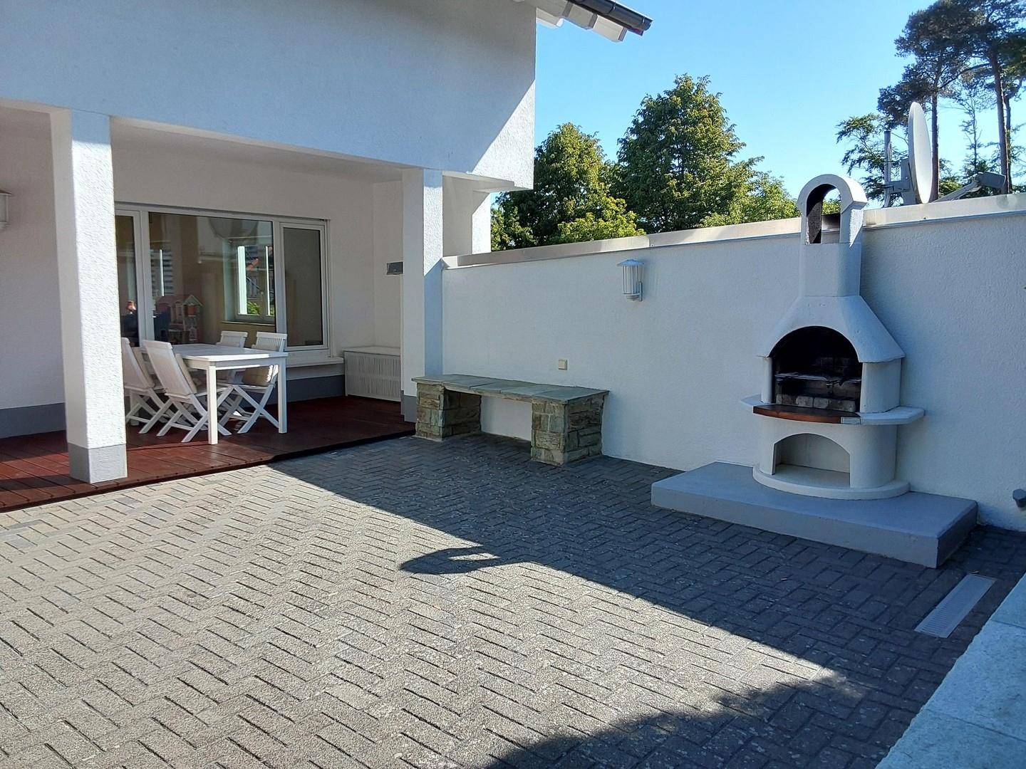 Terrasse mit Außenkamin