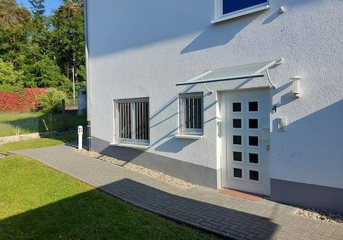 Rückansicht mit Zugang