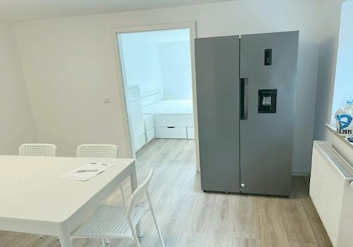 Essplatz > Kühlschrank EG