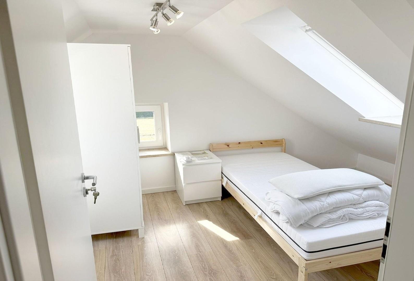 Zimmer 7   DG