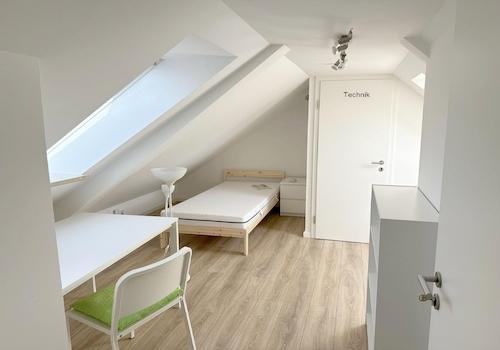 Zimmer 9   DG