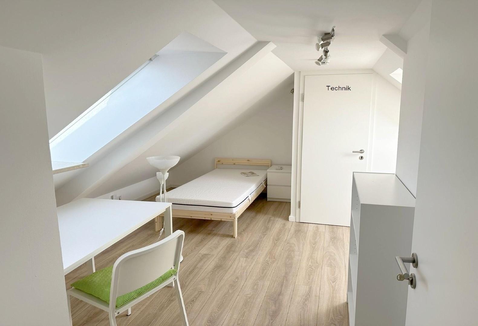 Zimmer 9   DG
