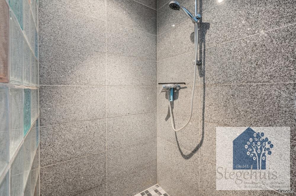 Dusche im Bad