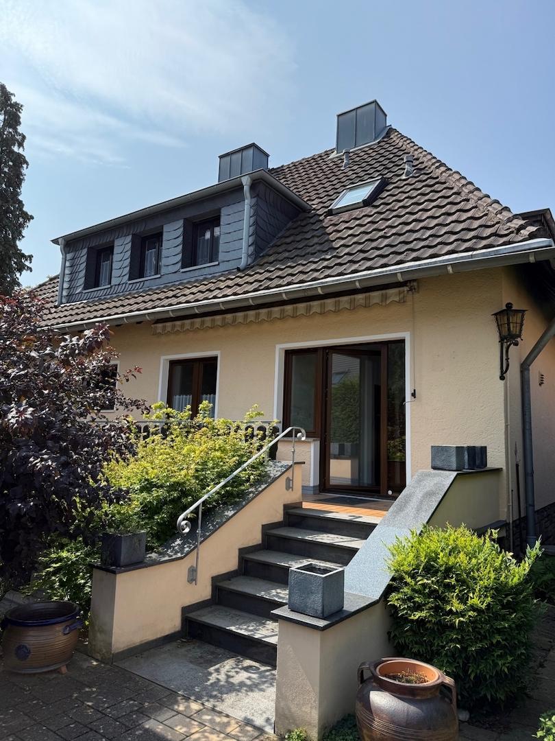 Rückansicht mit Zugang zur Terrasse