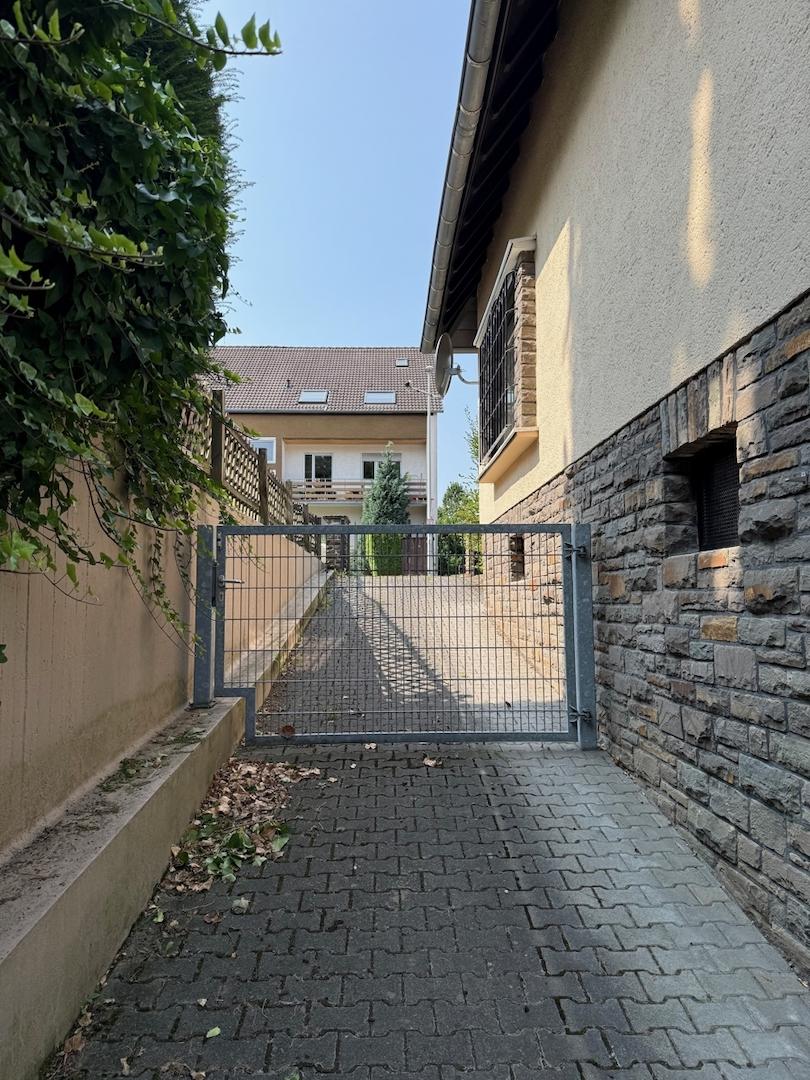 Zufahrt zur Garage