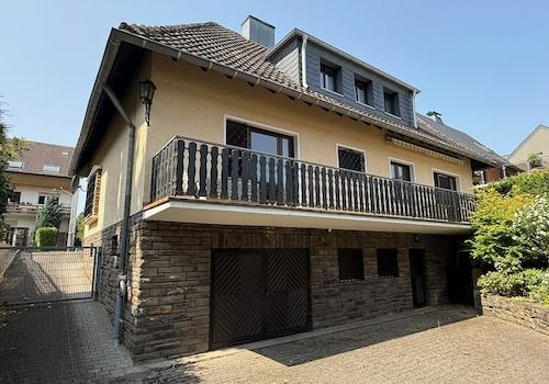 Rückansicht mit Garage