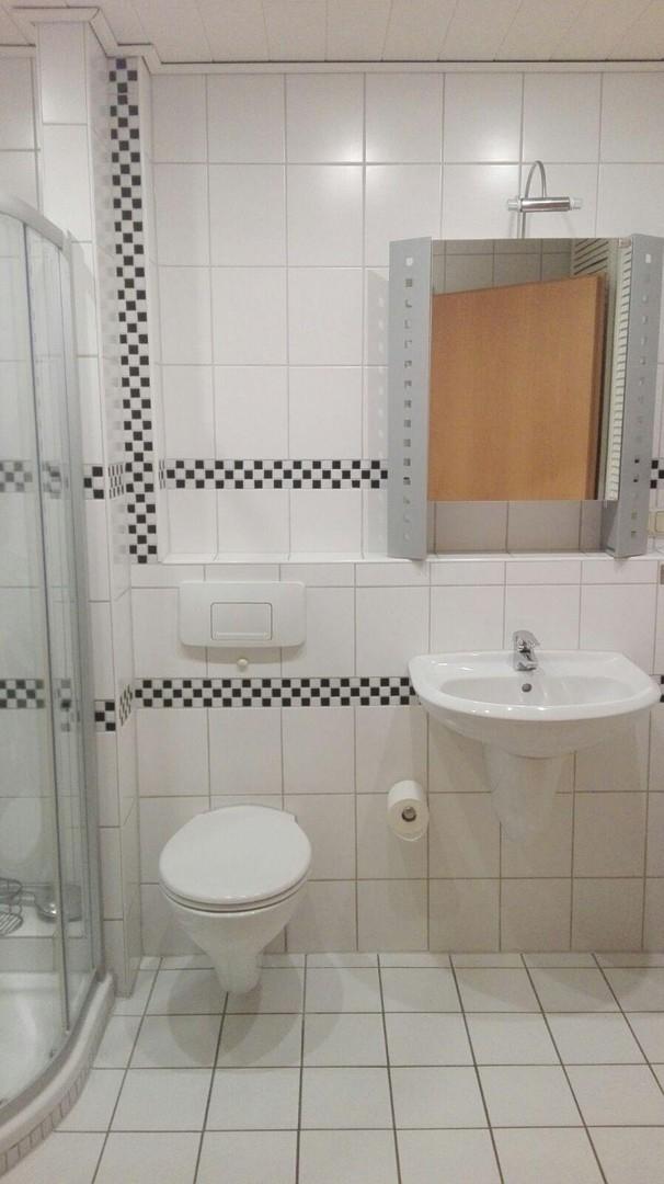 Badezimmer mit Dusche