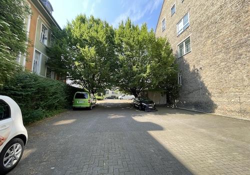 Stellplätze im Hof