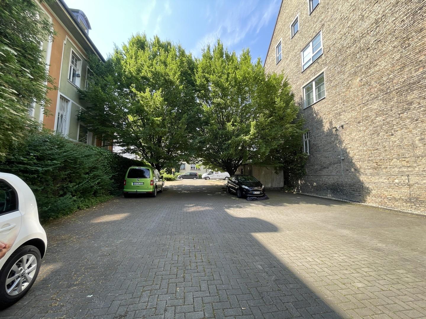 Stellplätze im Hof