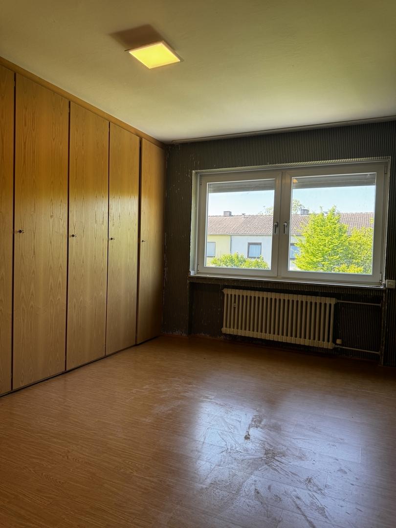 Schlafzimmer 1 mit Schränken