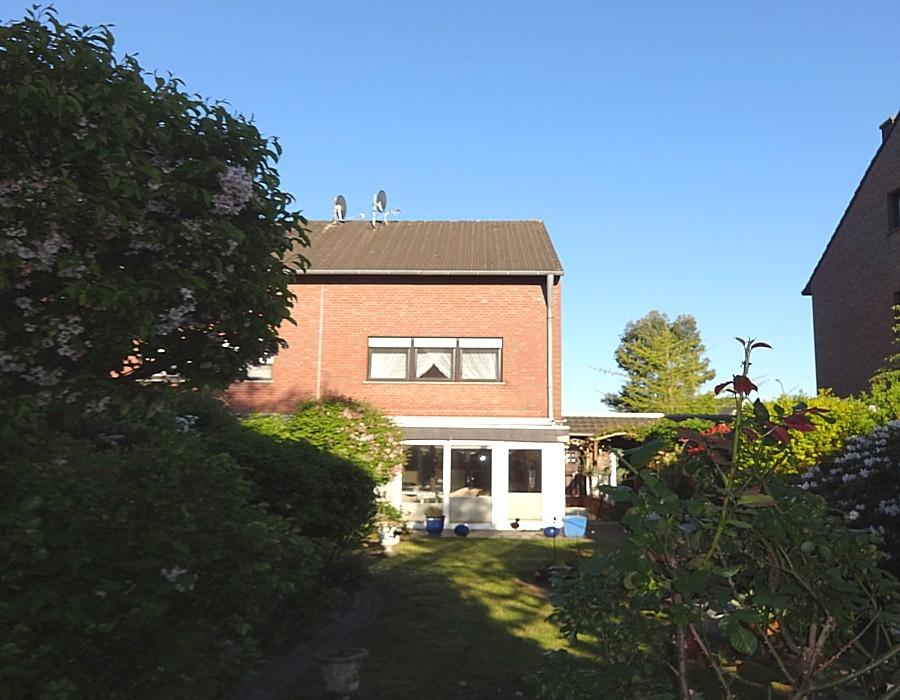 Rückansicht mit Wintergarten